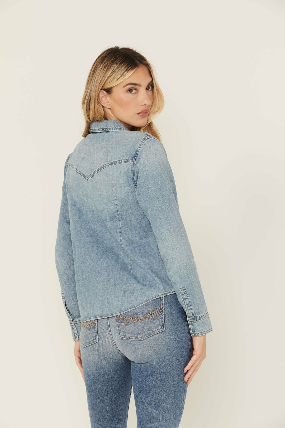 Women Medium Wash Long Sleeve Snap Denim Shirt | Idyllwind