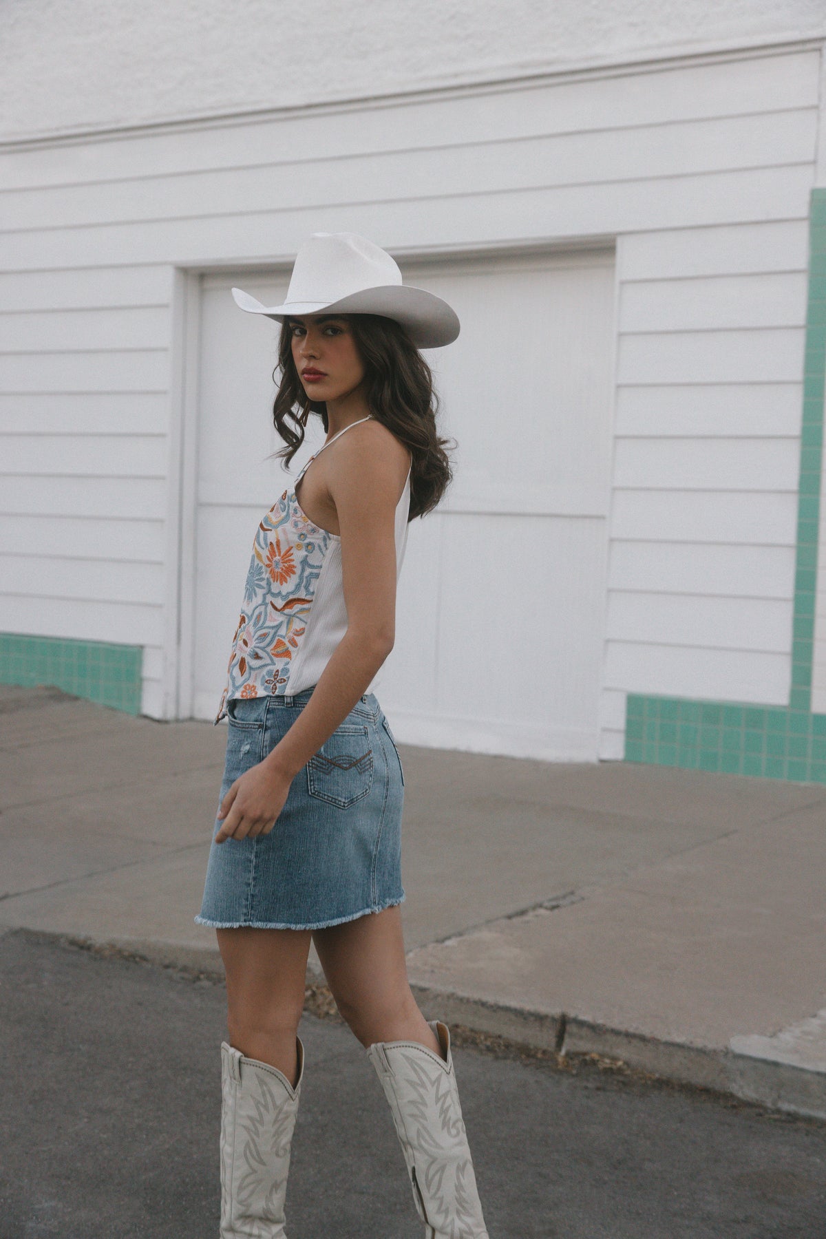 Women Floral Haze Embroidered Crinkle Tank Top | Idyllwind