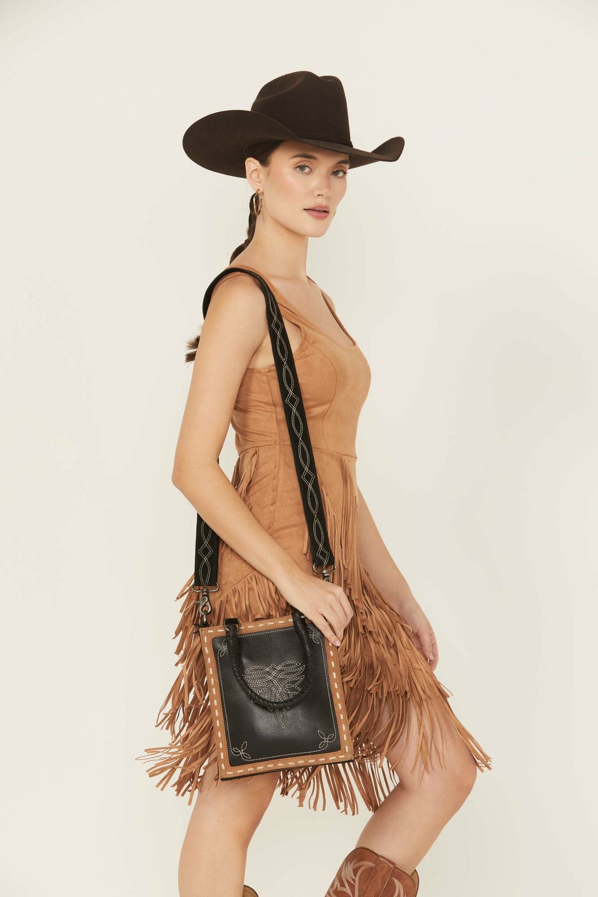 Women Elaine Boot Stitch Crossbody Bag | Idyllwind