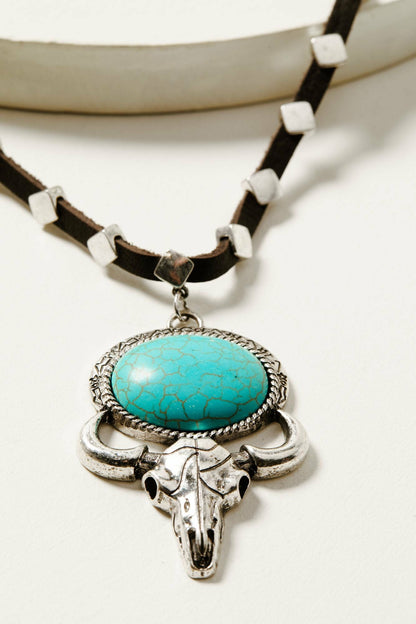 Women Lavergne Turquoise Stone Bull Head Necklace | Idyllwind