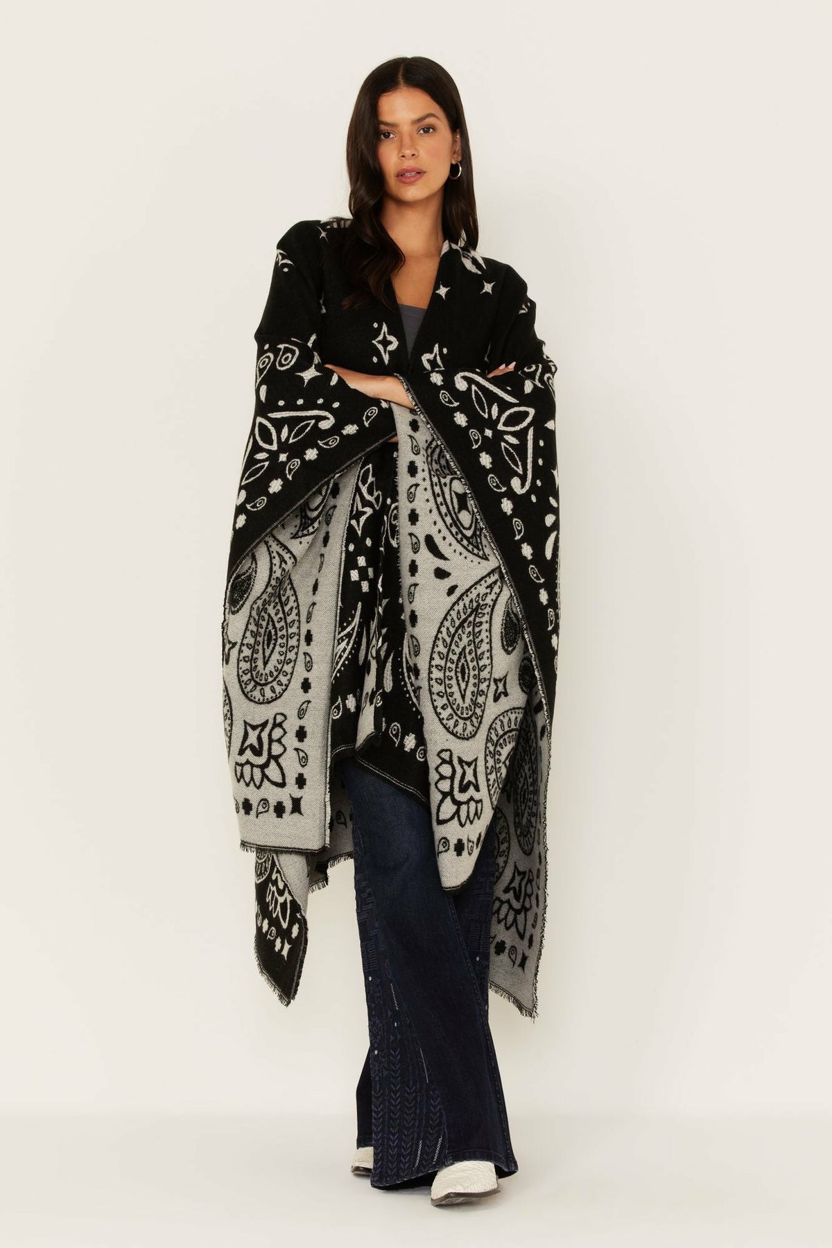 Women Kyle Bandana Print Blanket Shawl | Idyllwind