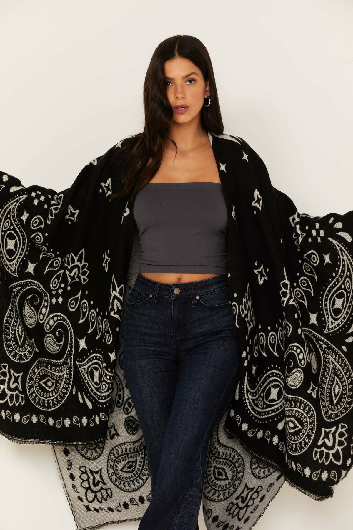 Women Kyle Bandana Print Blanket Shawl | Idyllwind