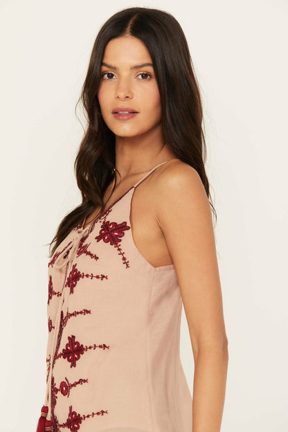 Women Laurel Embroidered Tank | Idyllwind