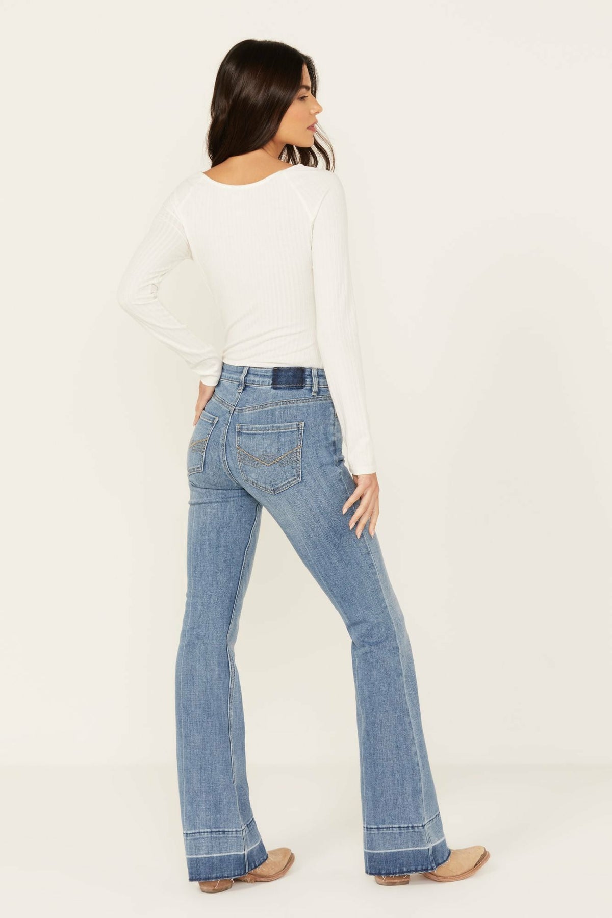 Women Atwood Light Wash Rebel Mid Rise Stretch Bootcut Jeans | Idyllwind