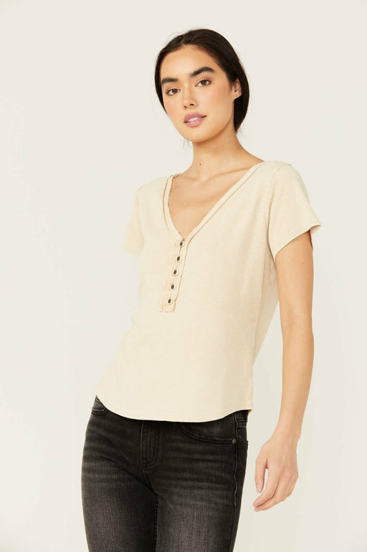 Women Vaughn Henley Short Sleeve Shirt | Idyllwind