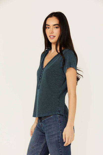 Women Vaughn Henley Short Sleeve Shirt | Idyllwind