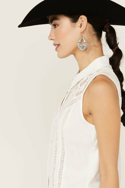 Women Cobble Lace Yoke Sleeveless Button-Down Top | Idyllwind