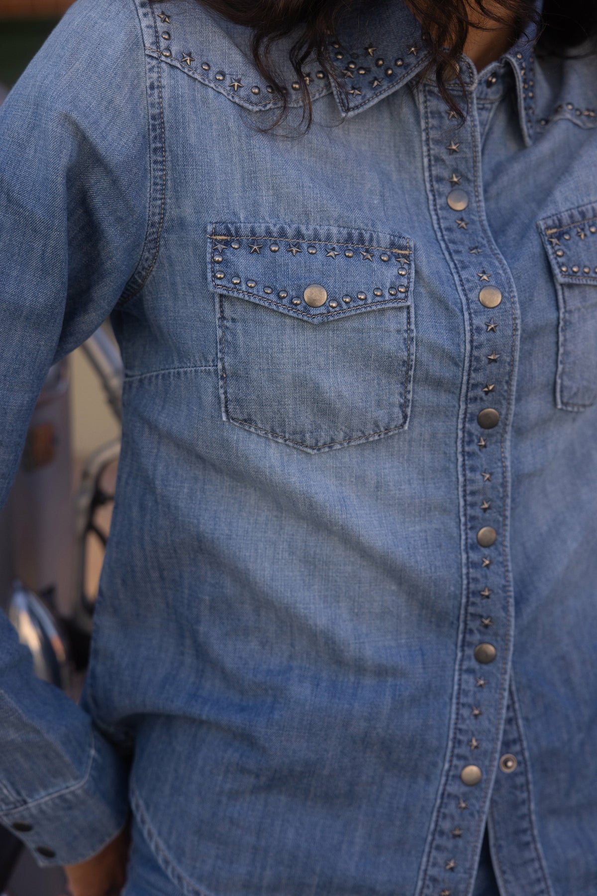 Women Rigid Wayside Studded Chambray Long Sleeve Snap Western Shirt | Idyllwind