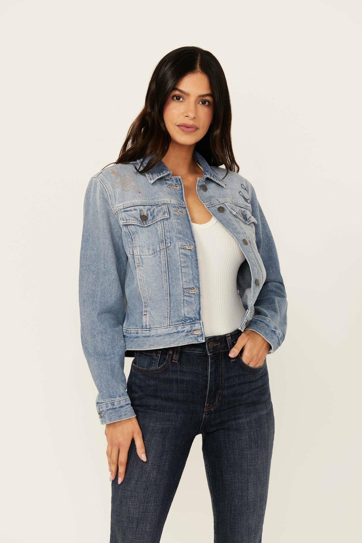 Women Western Cowboy Embroidered Rigid Medium Wash Trucker Jacket | Idyllwind