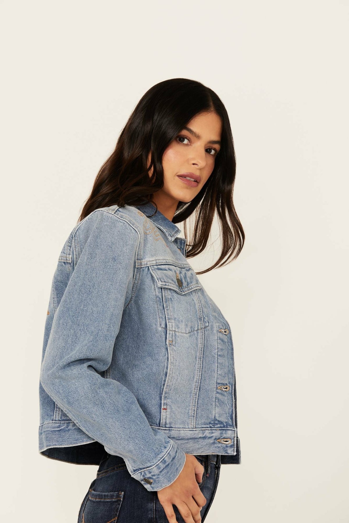 Women Western Cowboy Embroidered Rigid Medium Wash Trucker Jacket | Idyllwind