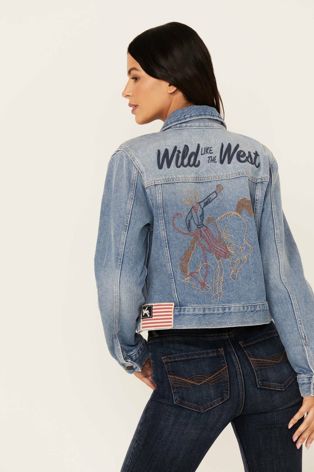 Women Western Cowboy Embroidered Rigid Medium Wash Trucker Jacket | Idyllwind