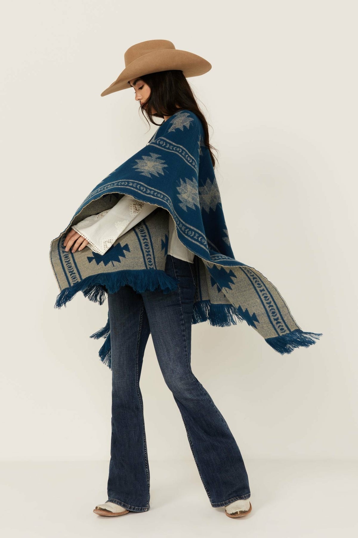 Women Fesslers Reversible Shawl | Idyllwind